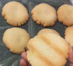 How to make Almond cookies